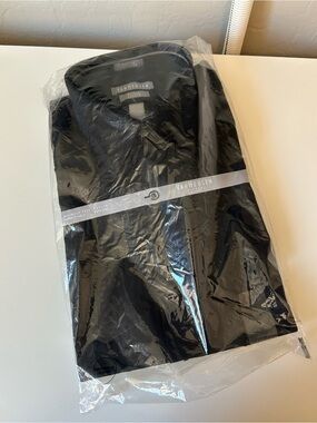 Van Heusen Fitted Long Sleeve Button Up Shirt Black Work Shirt 15.5 32/33 Medium